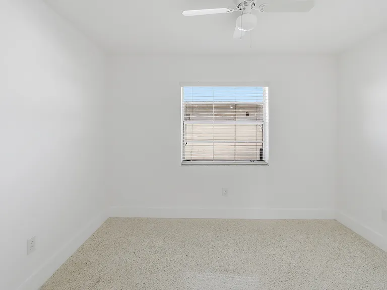 405 W 11th St #12 — Photo 14