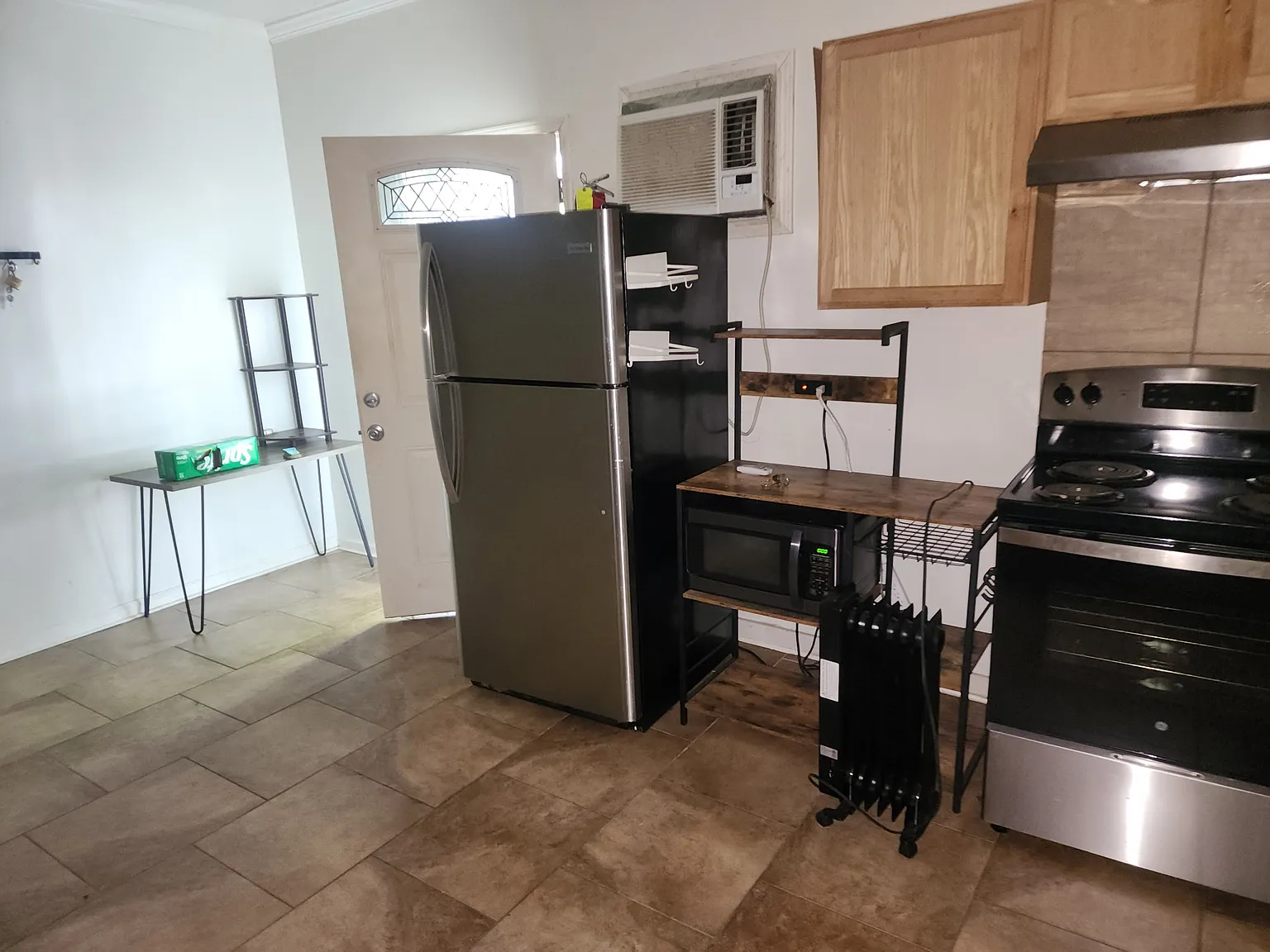 Studio, 650 sqft, $850 — Photo 1