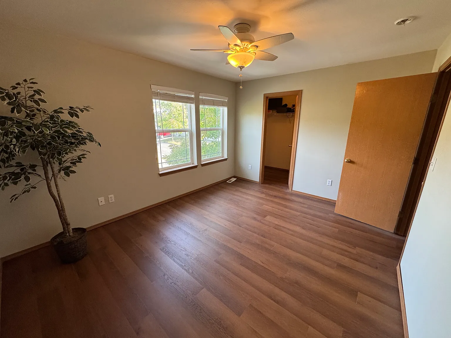 3 bed, 2.5 bath, $1,050 — Photo 1
