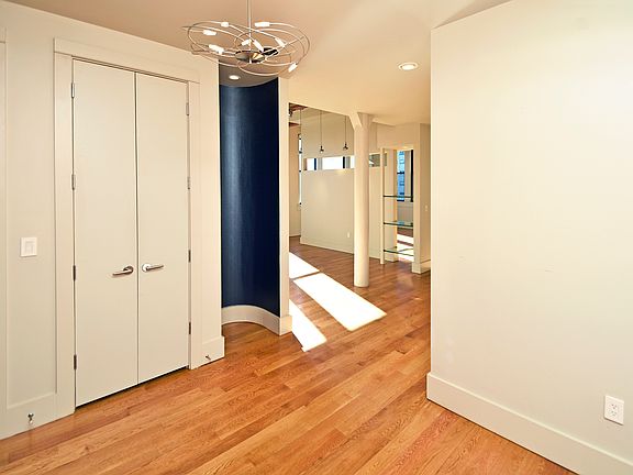 2nd image of 26 E 6th St Unit 601