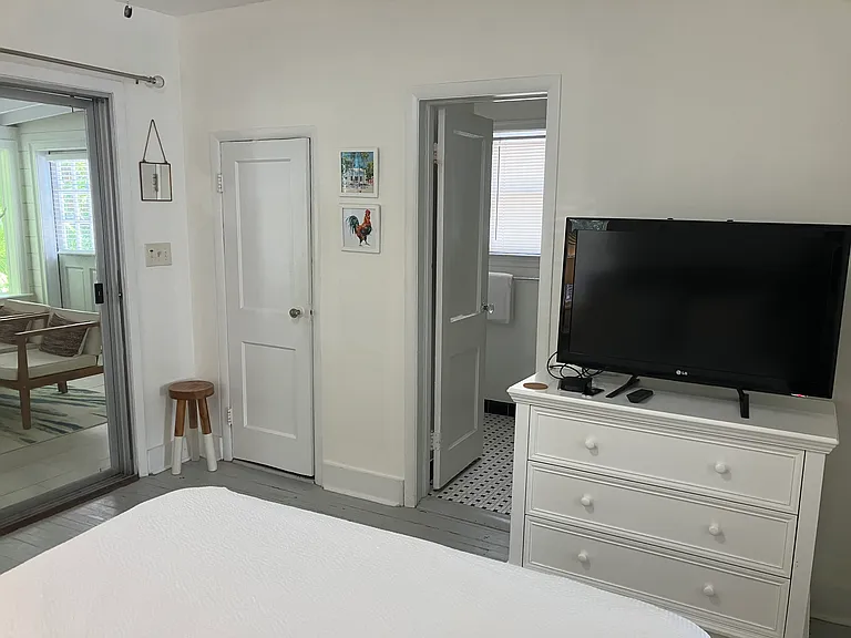 1025 Catherine St — Photo 12
