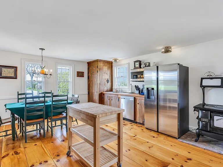 5120 Sound Ave — Photo 9