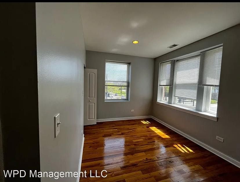 1st image of 132 E Garfield Blvd #3