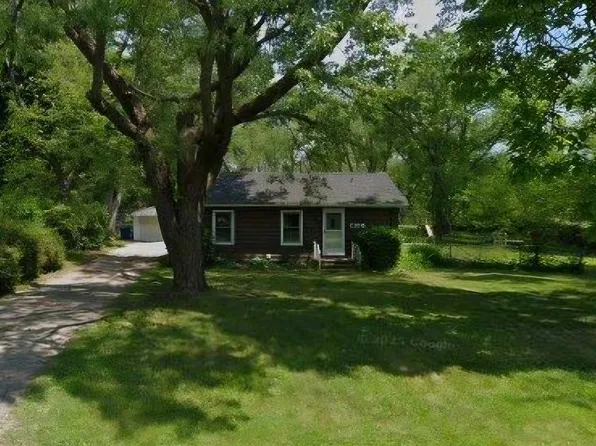 2100 Pompey Rd, Waterford Township, MI 48327