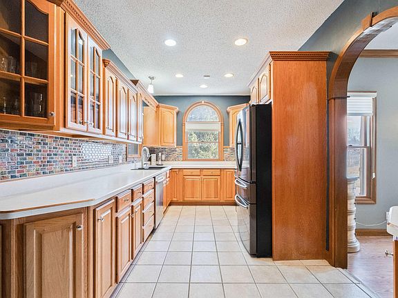 5th image of 2520 Chrystal Woods Dr