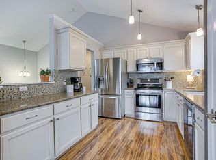 1536 Yorkshire Ln, Shakopee, MN 55379