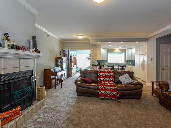 5th image of 120 Oxford Dr #2