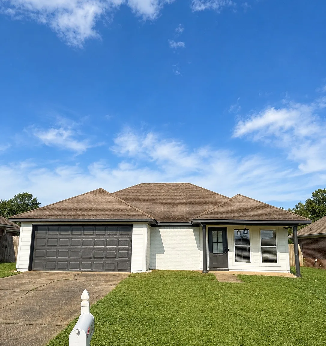 3 bed, 1300 sqft, $1,995 — Photo 1