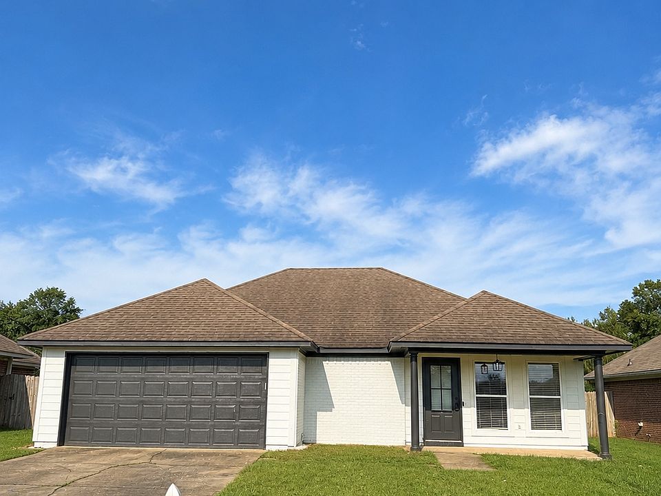 1st image of 136 Cedar Spring Cir