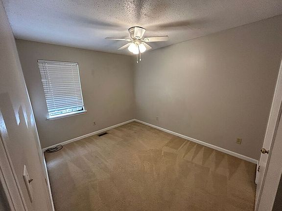 5th image of 373 Jamestown Manor Dr