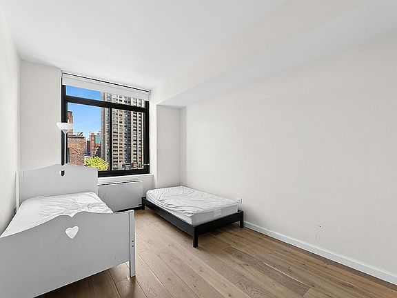 5th image of 525 E 80th St APT 12A