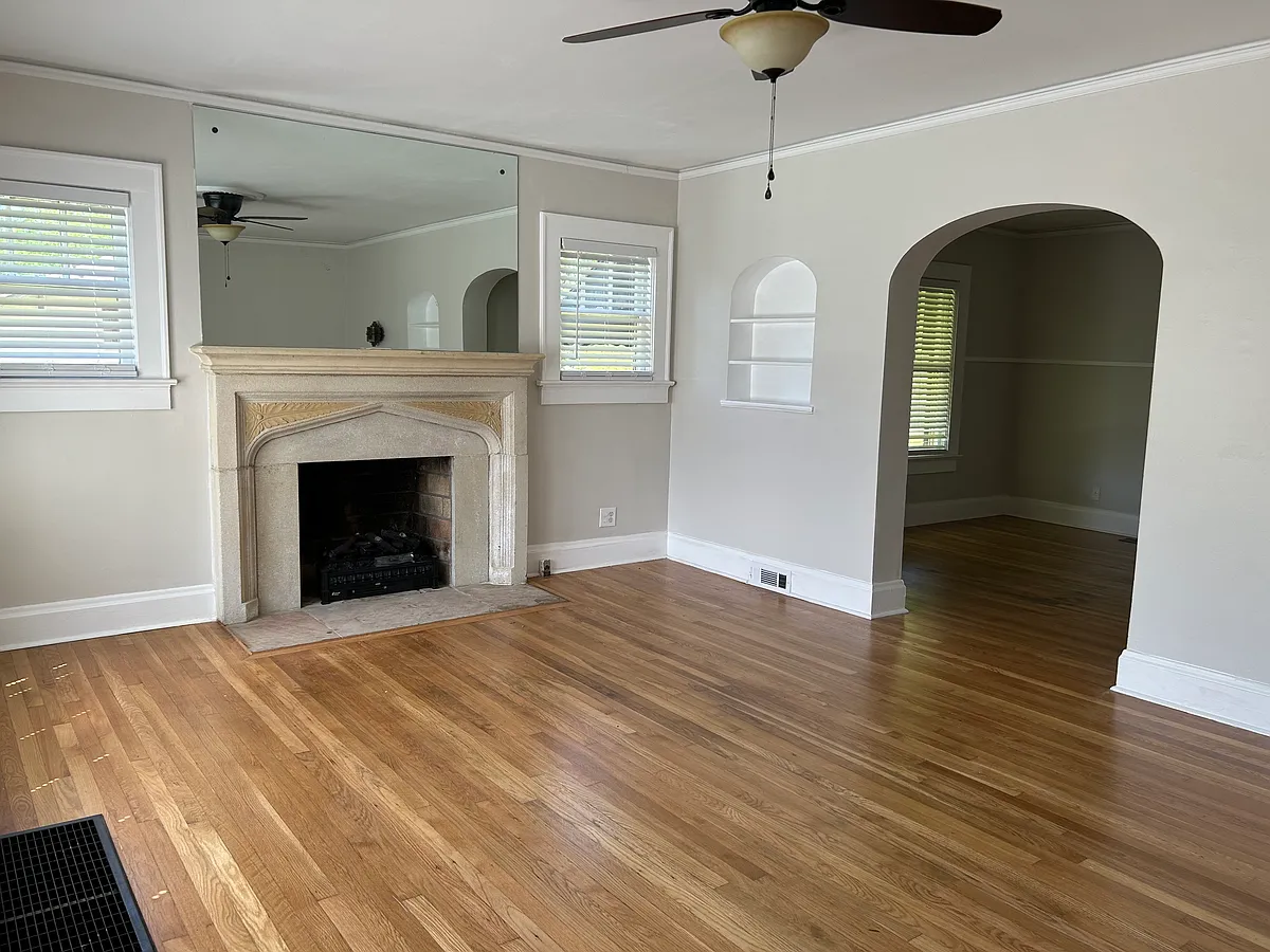 Living room - 1809 Thompson Ave