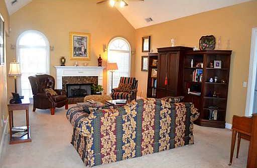 5th image of 714 Pella Ct