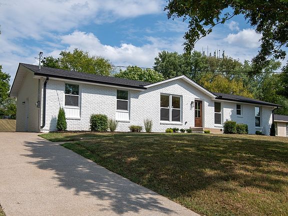 2nd image of 146 Lakeside Park Dr