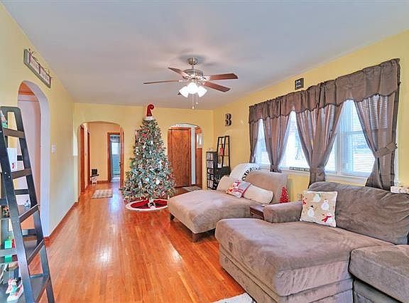 3rd image of 513 Blue Mountain Dr