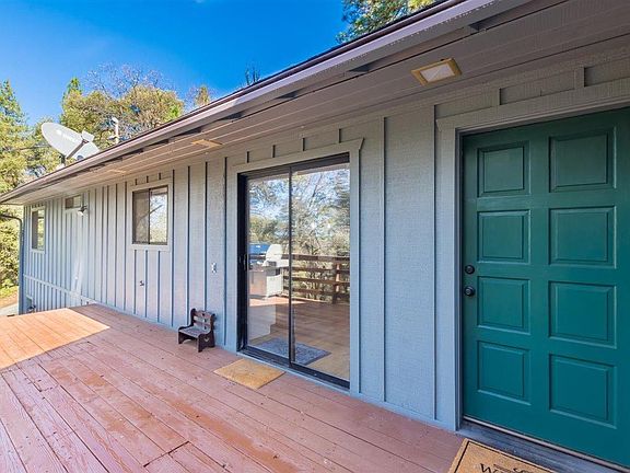 5th image of 1076 Pinecroft Rd