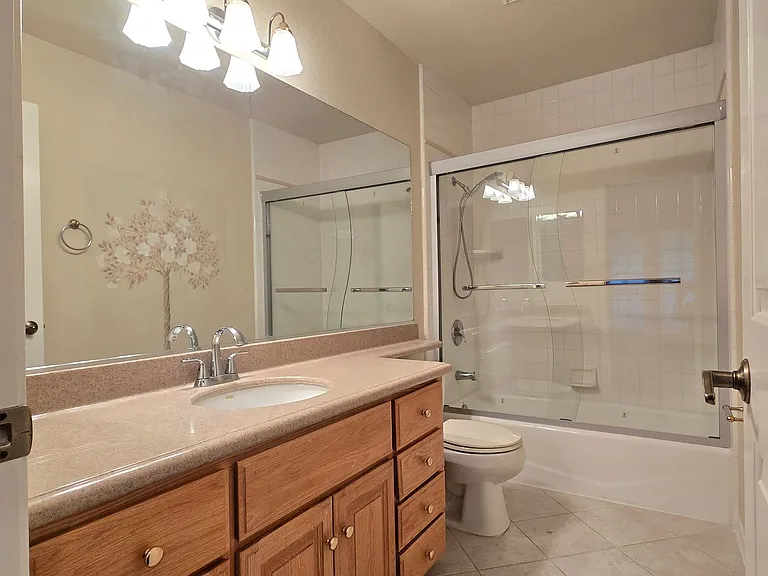 215 Avenida Espana — Photo 12