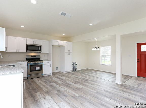5th image of 2537 W Huisache Ave