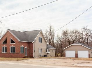 1417 Franklin St, Center Pt, IA 52213