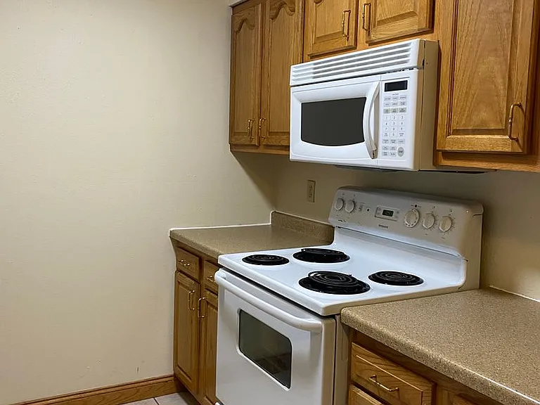 Crestwood Apartments — Photo 53