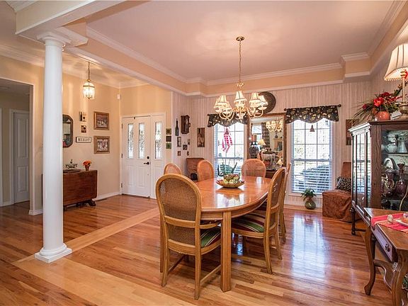 3rd image of 2 McLeod Ln