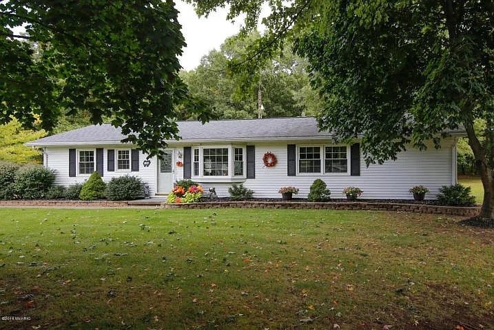 158 Embury Dr photo 1