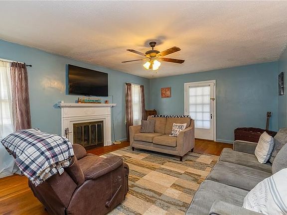 5th image of 804 Plymouth Ln