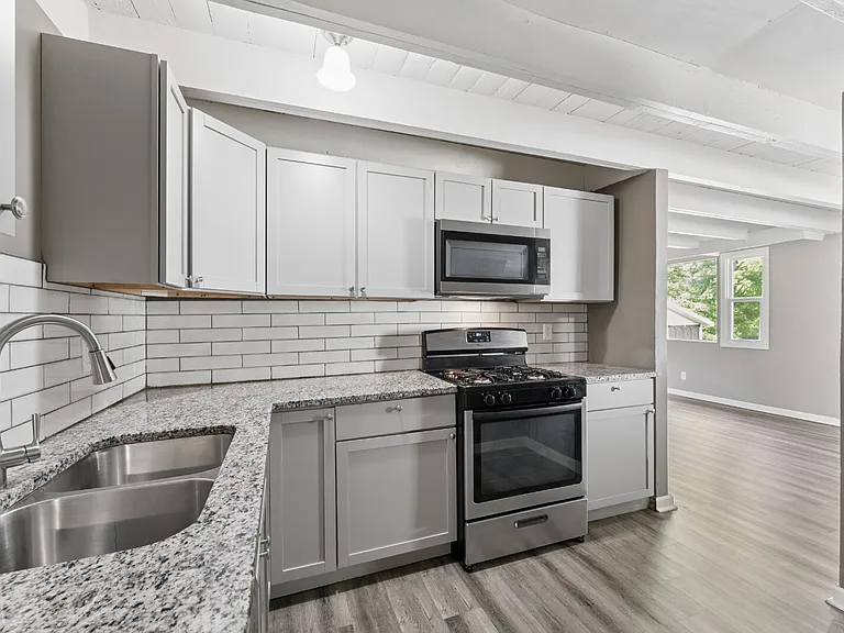4842 Locust Ave — Photo 11