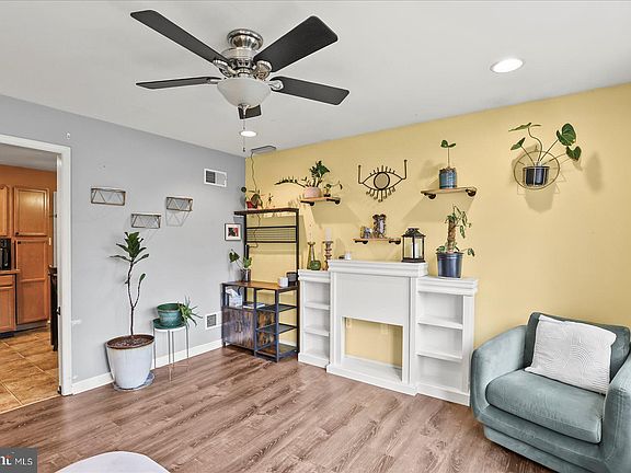 5th image of 40 Catalpa Dr