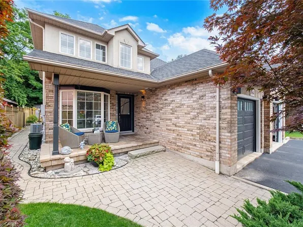 3064 Lakeshore Rd W, Oakville, ON L6L 1J2