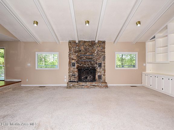 5th image of 951 Crestwood Cir