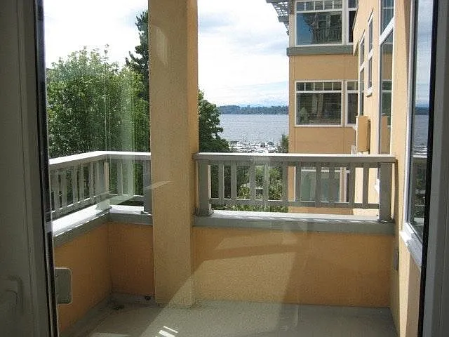Great View of Lake Washington!