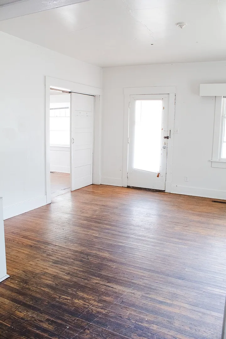 348 W Oak Street — Photo 4