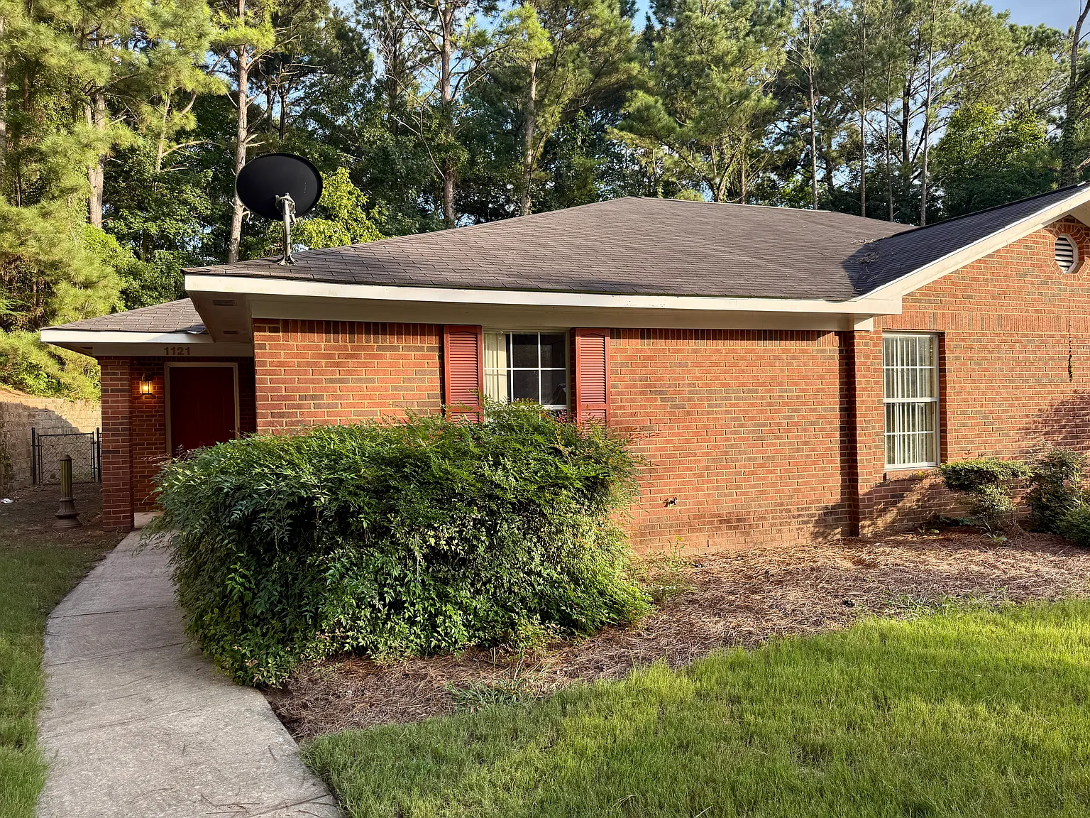 3 bed, 1259 sqft, $1,400 — Photo 1