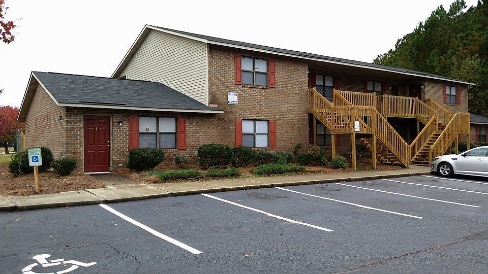 1st image of 3200 Summer Pl #3