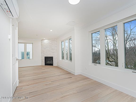 4th image of 54 Cedarcliff Rd