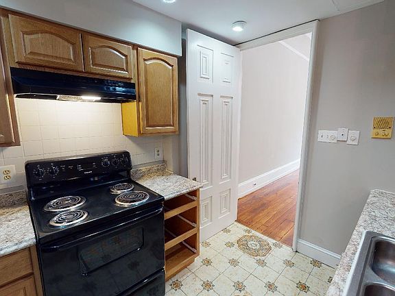 2nd image of 1531 Green St APT 1