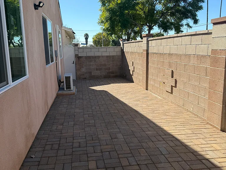 1803 James Pl — Photo 3