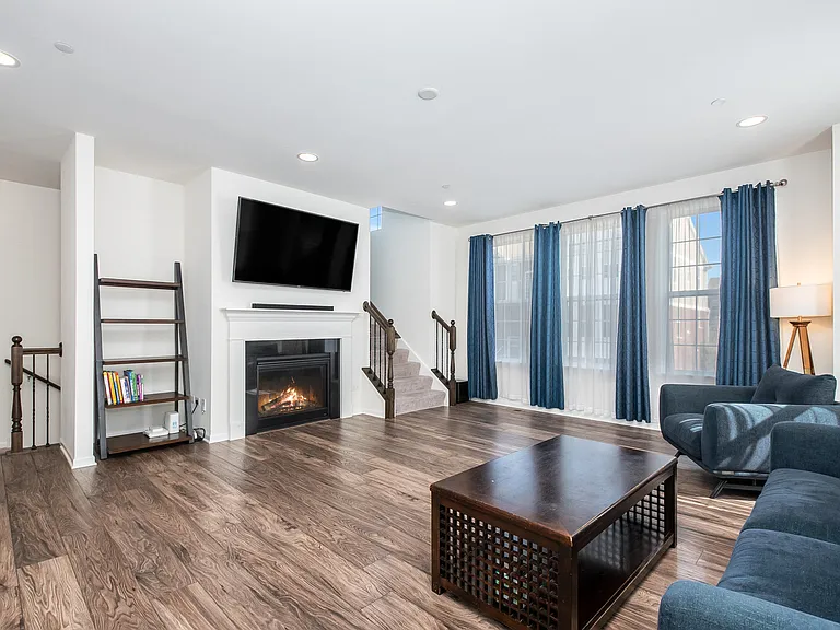 819 Paisley Ct — Photo 9
