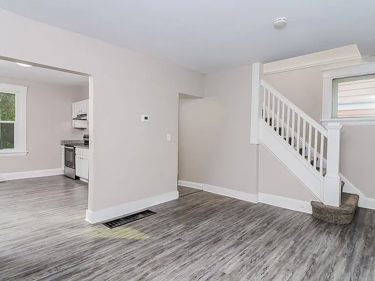 623687_020_living_room_13241341.jpg