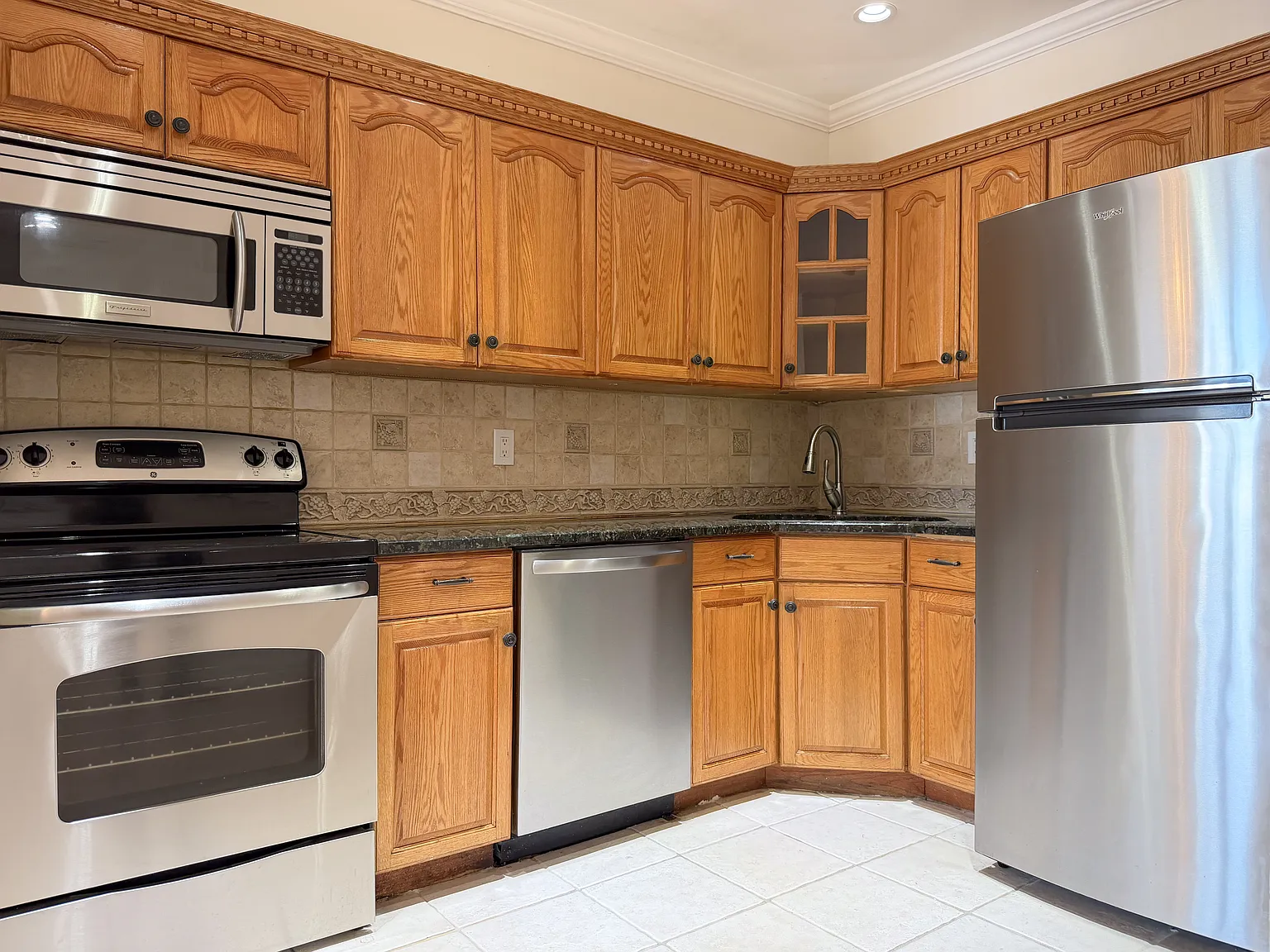 1 bed, 702 sqft, $2,100 — Photo 4