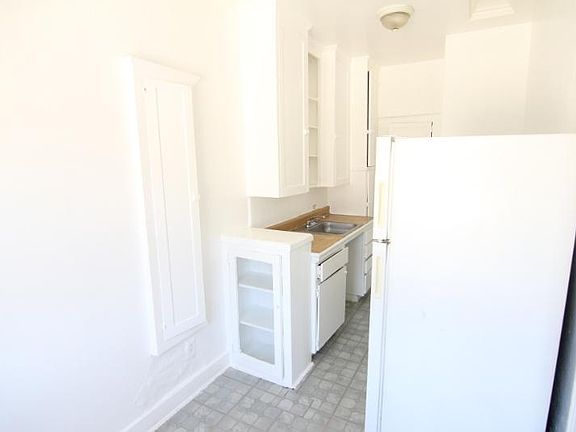 4th image of 1623 N Mariposa Ave APT 207