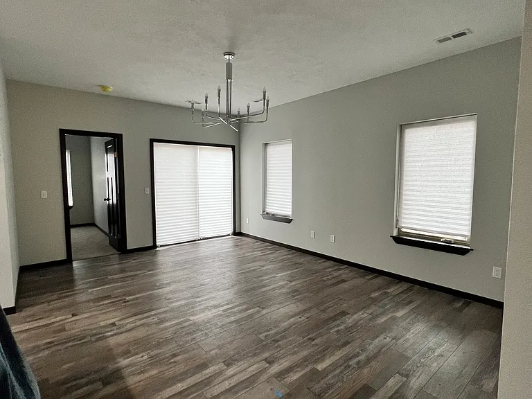 9521 W Dolores Dr — Photo 11