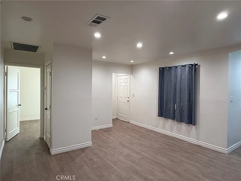 7045 Lindley Ave — Photo 4