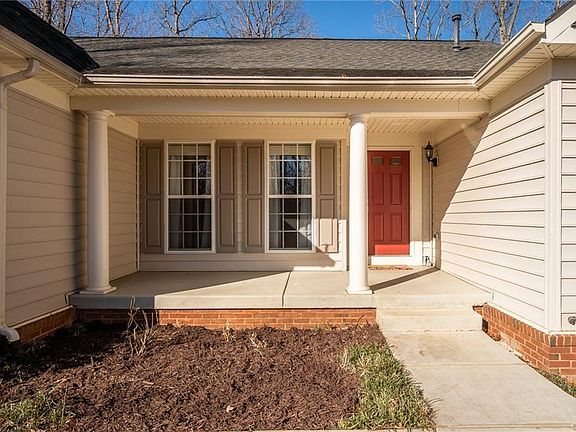 3rd image of 187 Carter Ln