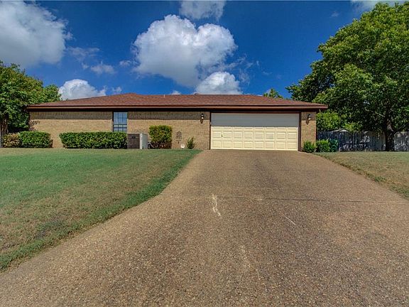 5th image of 901 La Porte Dr