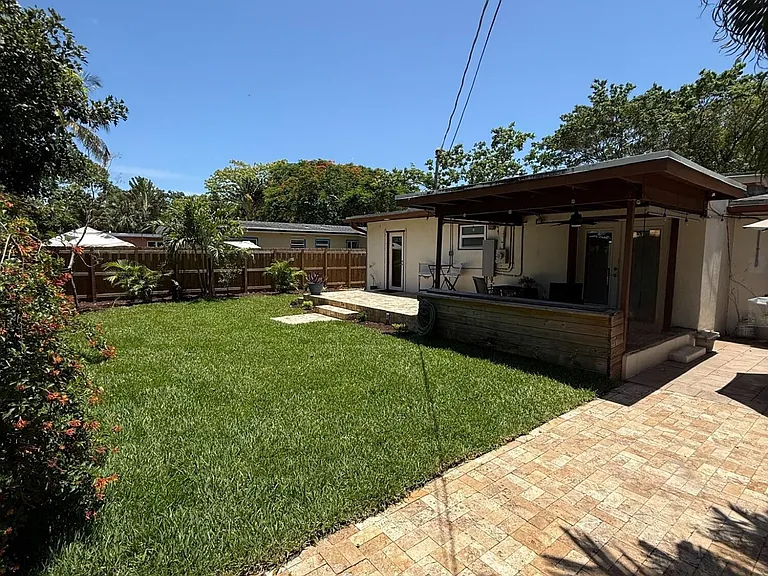 1705 SW 10th St — Photo 15