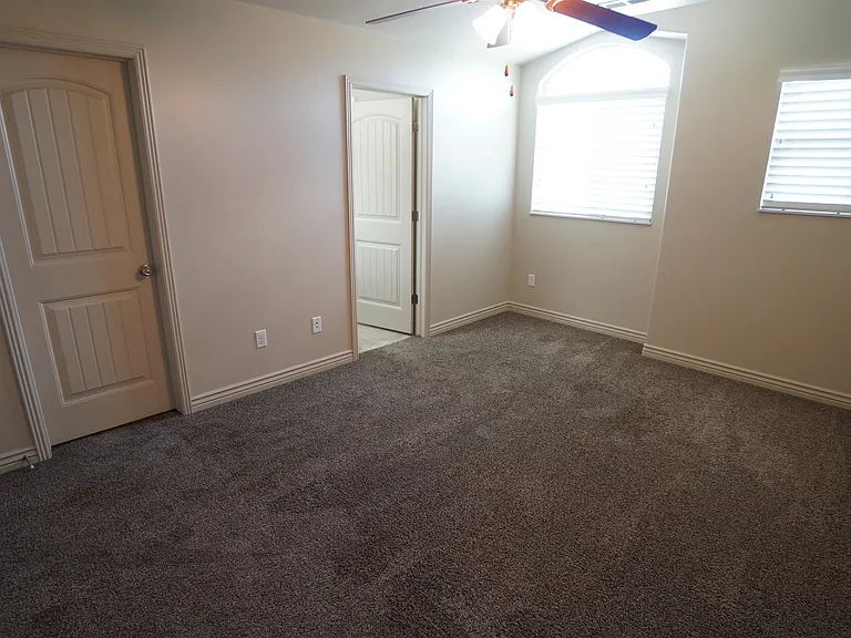 1923 N 300 W — Photo 11