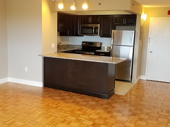 4th image of 1025 Hancock St Unit 14B
