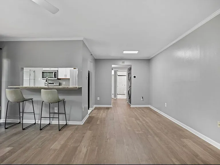 4 Cedar Valley Pl #202 — Photo 2